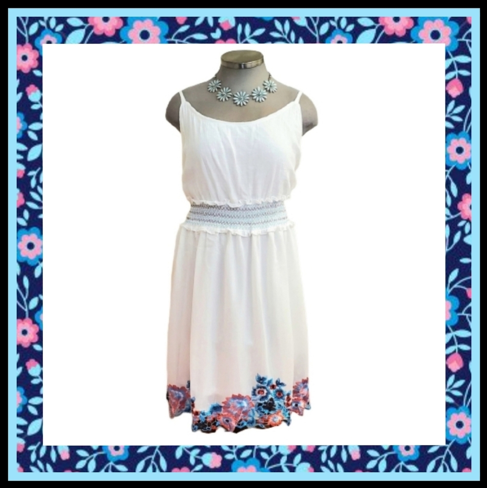 EMBROIDERED HEM ☆ PRETTY ☆ SUMMER DRESS ☆ NWT